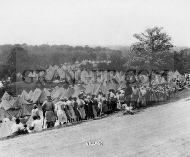 0163494-MISSISSIPPI-FLOOD-1927-Refugee-camp-on-high-ground-near-Vicksburg-Missisippi-at-the-time-of-the-Great-Mississippi-River-Flood-April-1927